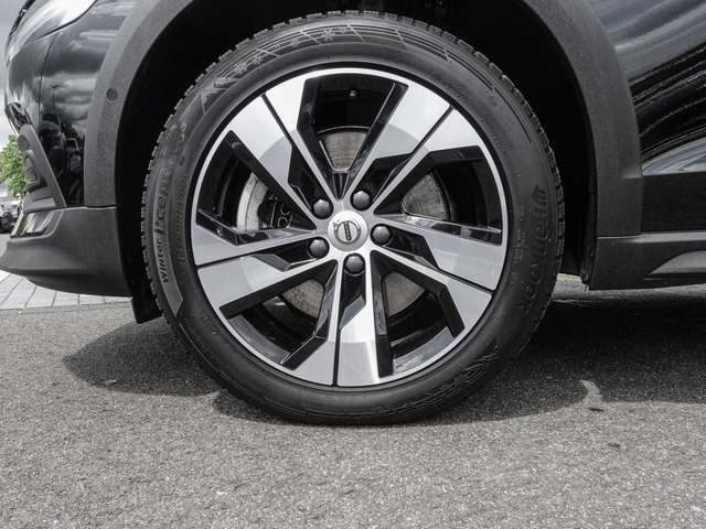 Volvo  B4 AWD Plus AHK LED