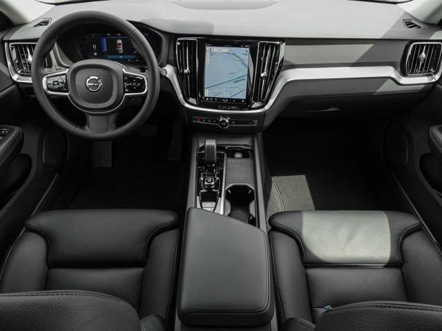 Volvo  B4 AWD Plus LED