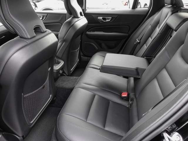 Volvo  B4 AWD Plus LED