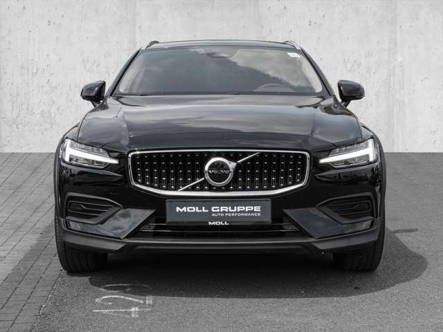 Volvo  B4 AWD Plus LED