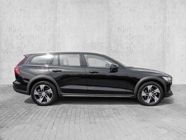 Volvo  B4 AWD Plus LED