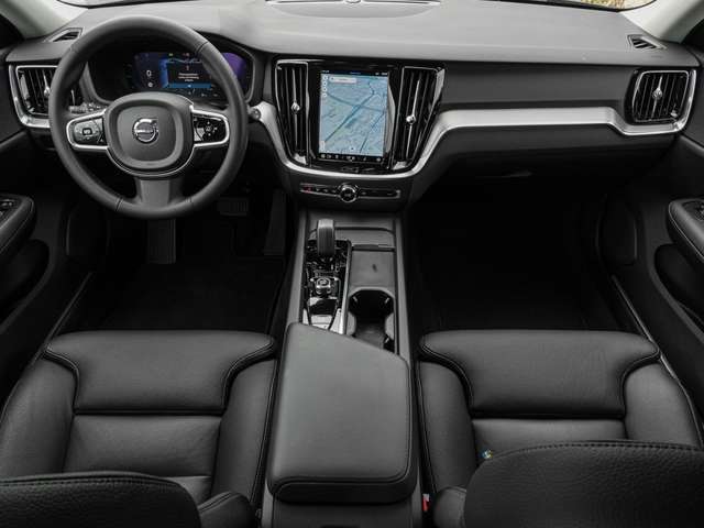 Volvo  B4 AWD Plus ACC LED