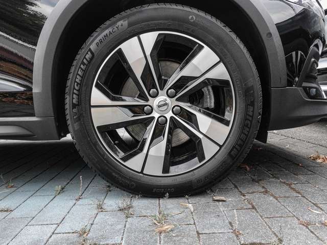Volvo  B4 AWD Plus ACC LED