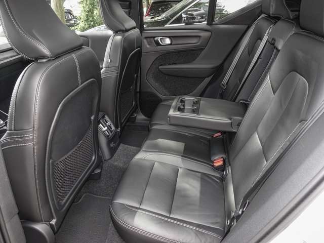 Volvo  T4 2WD Ultimate Dark Plug-In Pano Navi