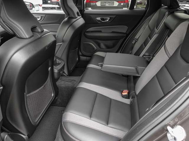 Volvo  B4 AWD Plus MATRIX  Harman/Kardon