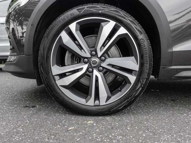 Volvo  B4 AWD Plus MATRIX  Harman/Kardon