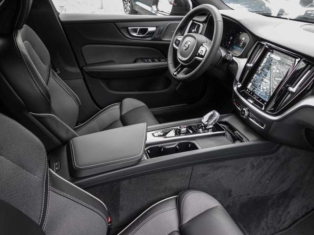 Volvo  B4 AWD Plus MATRIX  Harman/Kardon