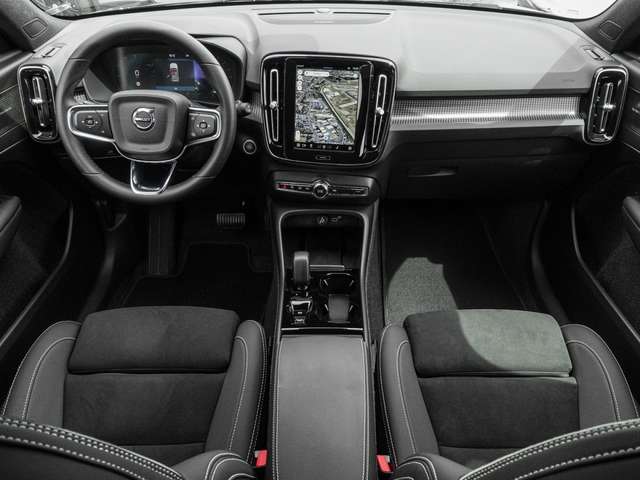 Volvo  B4 2WD Plus Dark MATRIX ACC AUT DYNLICHT LM