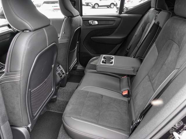 Volvo  B4 2WD Plus Dark MATRIX ACC AUT DYNLICHT LM