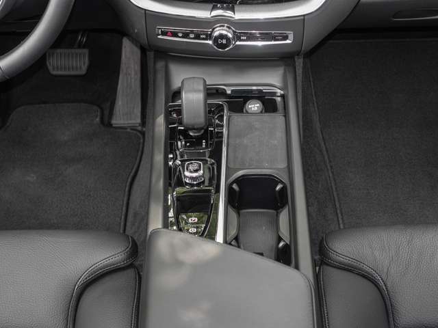 Volvo  B4 2WD Inscription Pano 360Grad LED