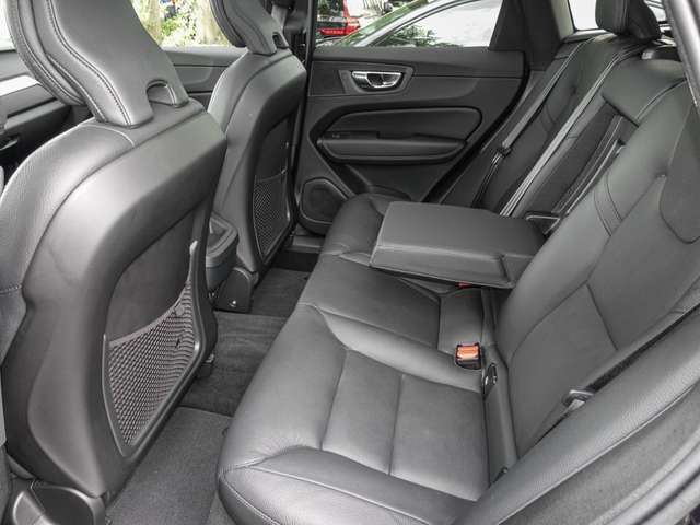 Volvo  B4 2WD Inscription Pano 360Grad LED
