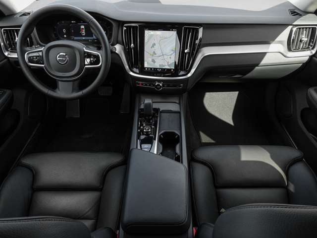 Volvo  B4 AWD Plus ACC LED
