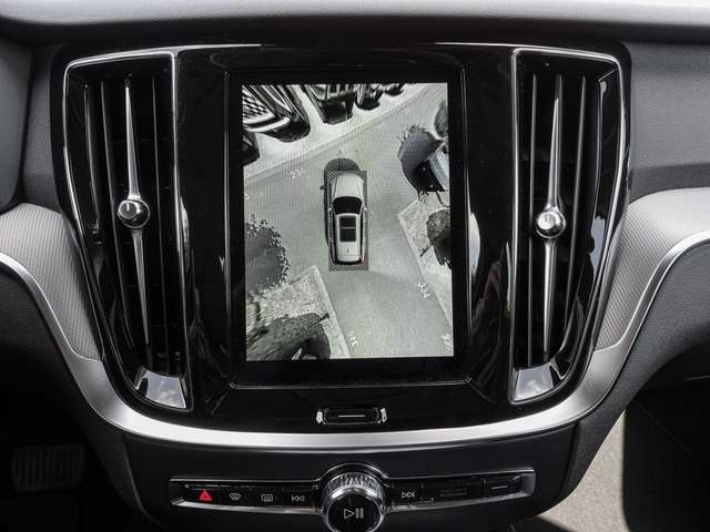 Volvo  B4 AWD Plus ACC LED