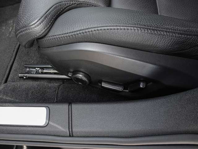 Volvo  B4 AWD Plus ACC LED