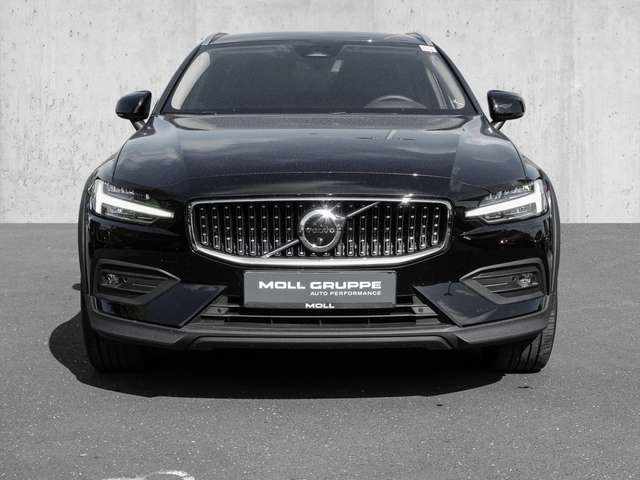 Volvo  B4 AWD Plus ACC LED