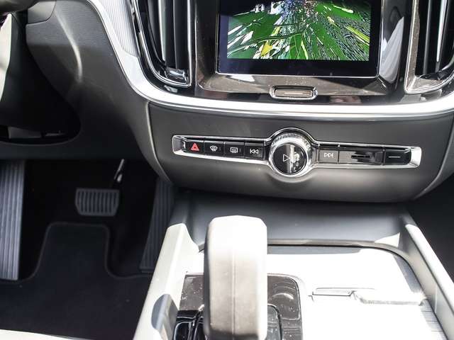 Volvo  B4 (Diesel) AWD Plus LED 360Grad