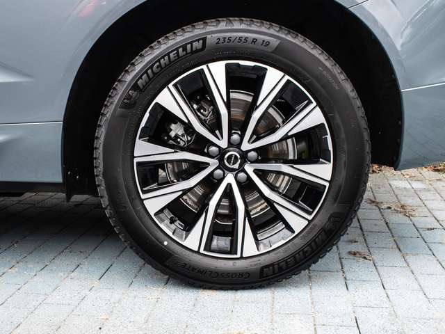 Volvo  B4 AWD Plus Dark MATRIX ACC AUT EL. HECK LM