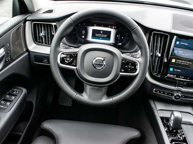 Volvo  B4 AWD Plus Dark MATRIX ACC AUT EL. HECK LM