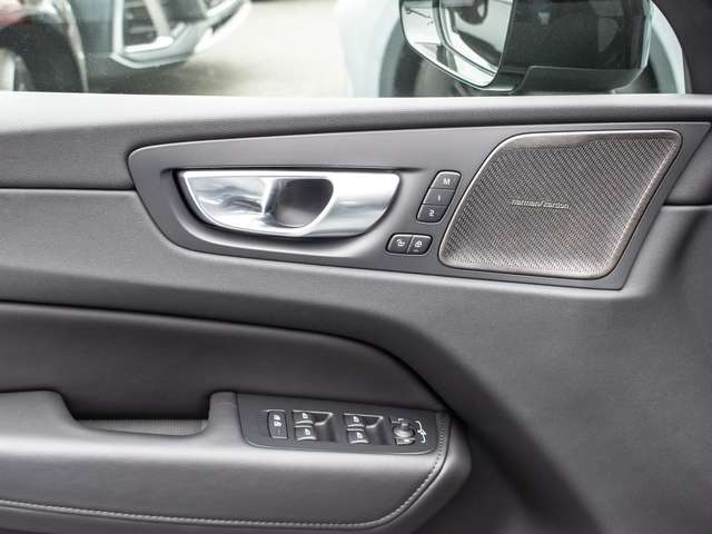 Volvo  B4 AWD Plus Dark MATRIX ACC AUT EL. HECK LM