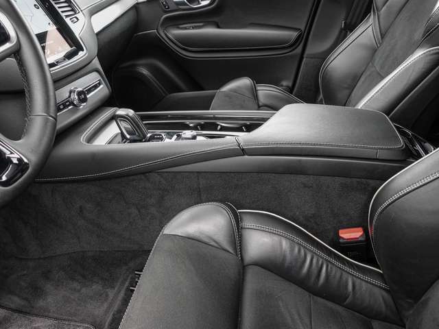 Volvo  B5 AWD R-Design Pano 360Grad ACC