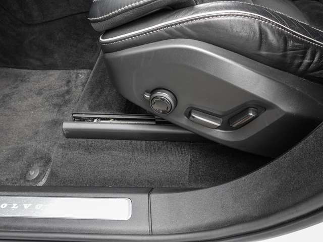 Volvo  B5 AWD R-Design Pano 360Grad ACC