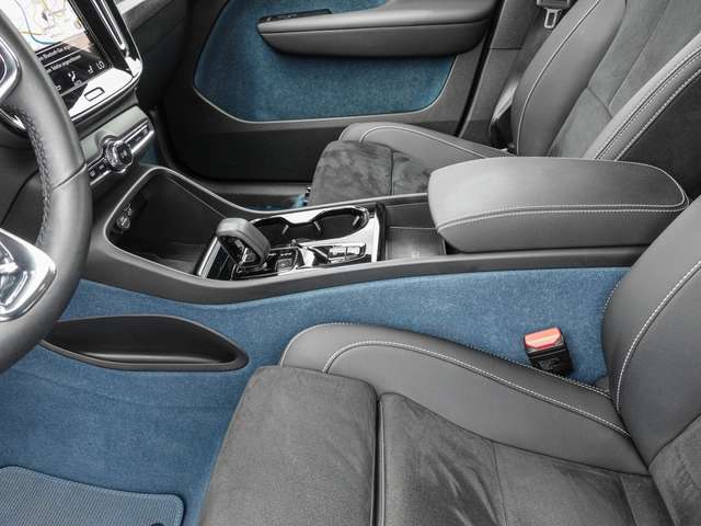 Volvo  T4 2WD Ultimate Bright Plug-In
