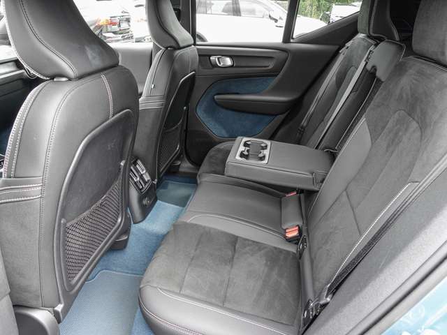 Volvo  T4 2WD Ultimate Bright Plug-In