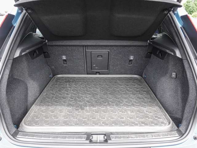 Volvo  T4 2WD Ultimate Bright Plug-In