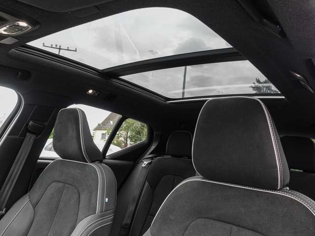 Volvo  T4 2WD Ultimate Bright Plug-In