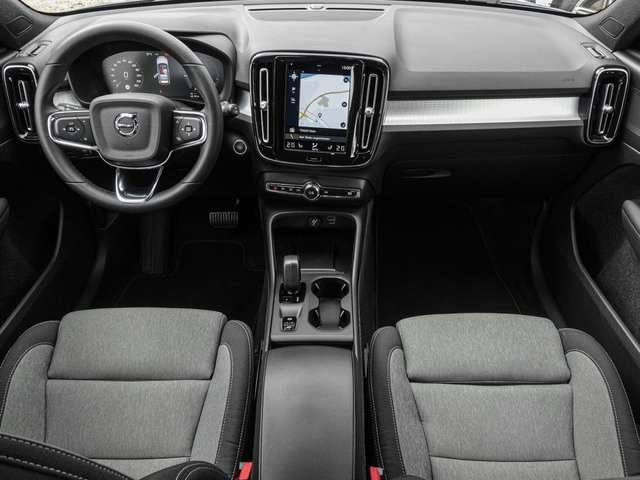 Volvo  T4 2WD Core Plug-In LED Kamera