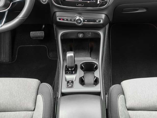 Volvo  T4 2WD Core Plug-In LED Kamera