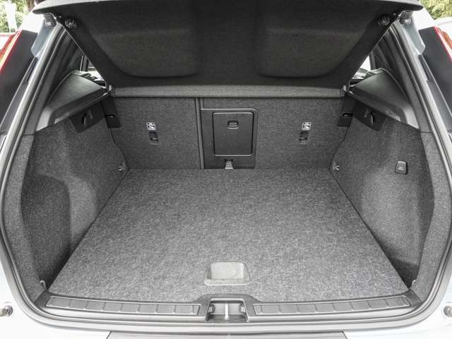 Volvo  T4 2WD Core Plug-In LED Kamera