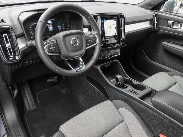 Volvo  T4 2WD Core Plug-In LED Kamera