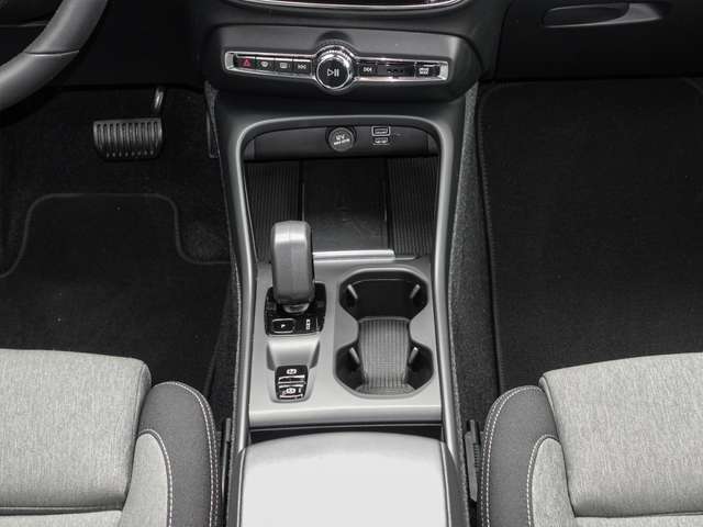Volvo  T4 2WD Core Plug-In LED Kamera
