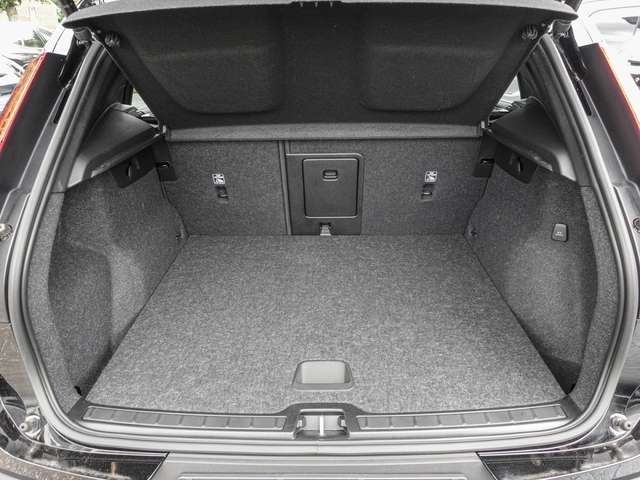 Volvo  T4 2WD Core Plug-In LED Kamera
