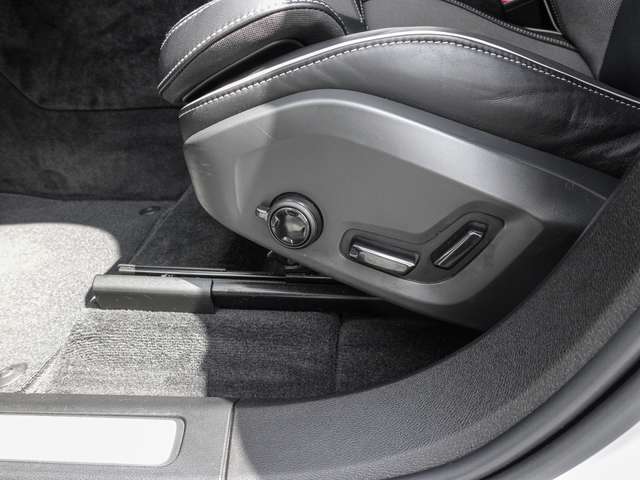 Volvo  T8 Twin Engine AWD R Design Plug-In Pano Sthz. LED