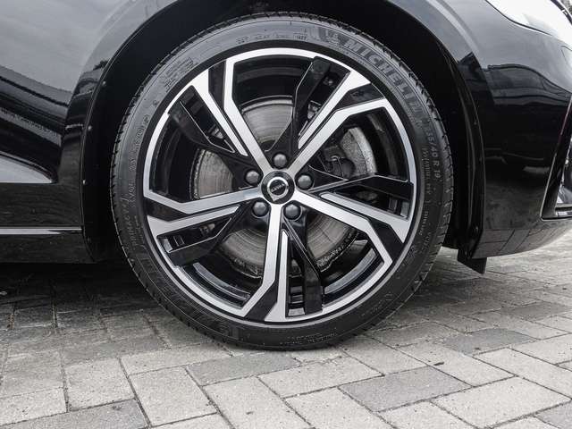 Volvo  B5 AWD Ultimate Dark AWD Head UP ACC LED