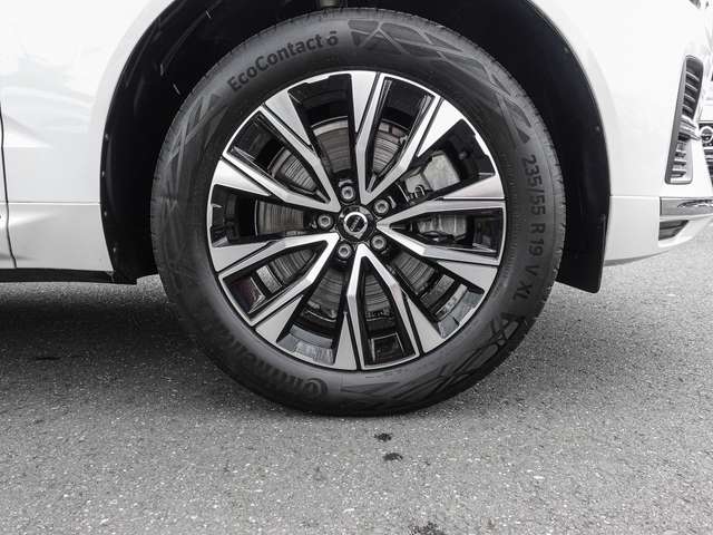 Volvo  B4 2WD Plus Bright LED Kamera