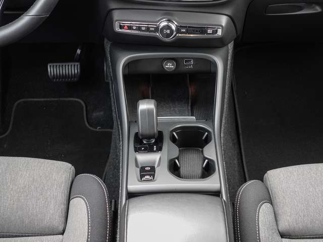 Volvo  T4 2WD Core Plug-In Recharge AHK LED 360Grad
