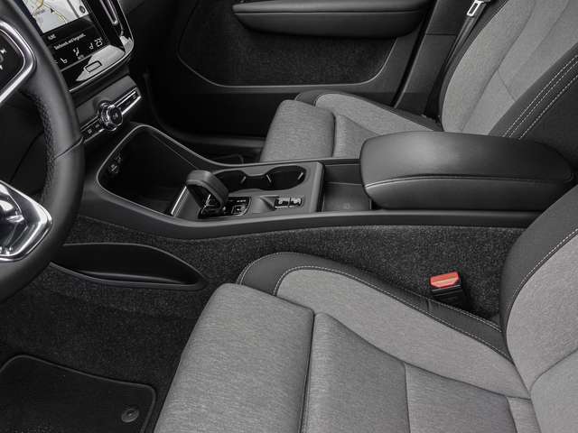Volvo  T4 2WD Core Plug-In Recharge AHK LED 360Grad