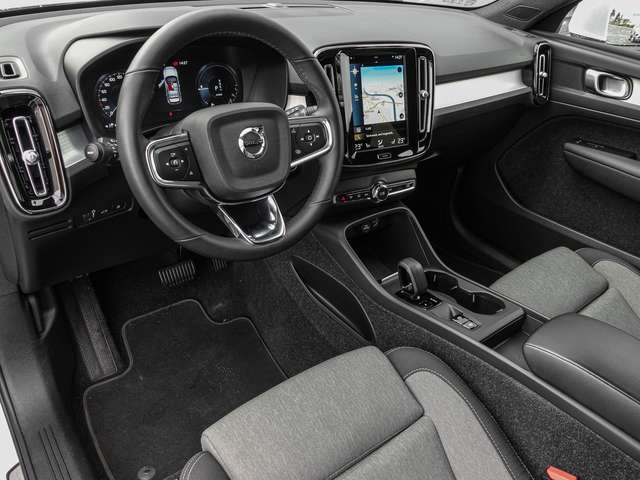 Volvo  T4 2WD Core Plug-In Recharge AHK LED 360Grad