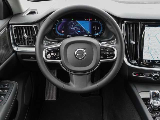 Volvo  B4 AWD Ultimate Pano ACC