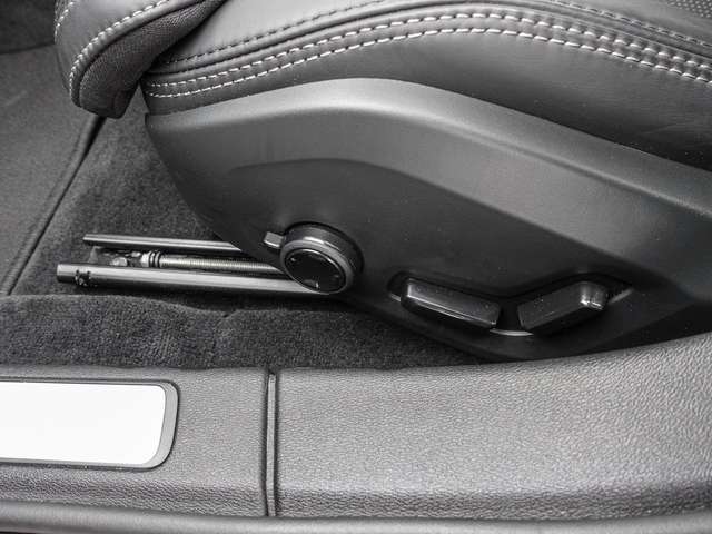 Volvo  B4 AWD Ultimate Pano ACC