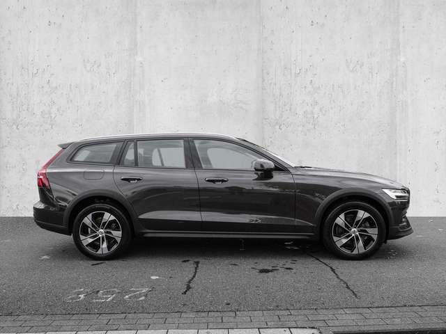 Volvo  B4 AWD Ultimate Pano ACC