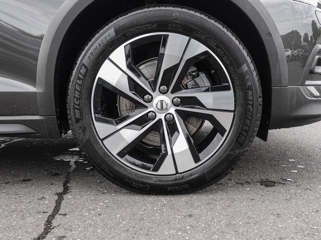 Volvo  B4 AWD Ultimate Pano ACC