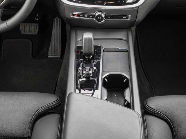 Volvo  B4 AWD Plus LED 4xShz.