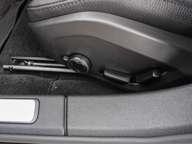 Volvo  B4 AWD Plus LED 4xShz.