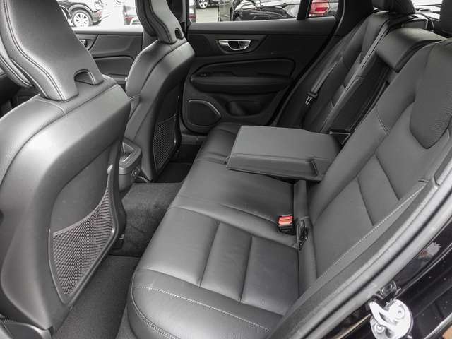 Volvo  B4 AWD Plus LED 4xShz.