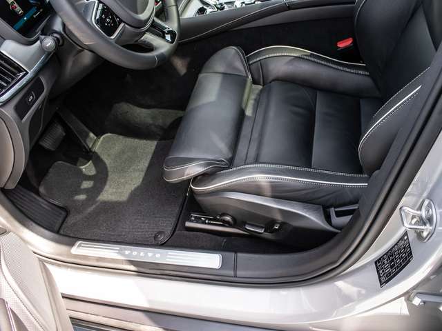 Volvo  B5 AWD Ultimate Pano LED