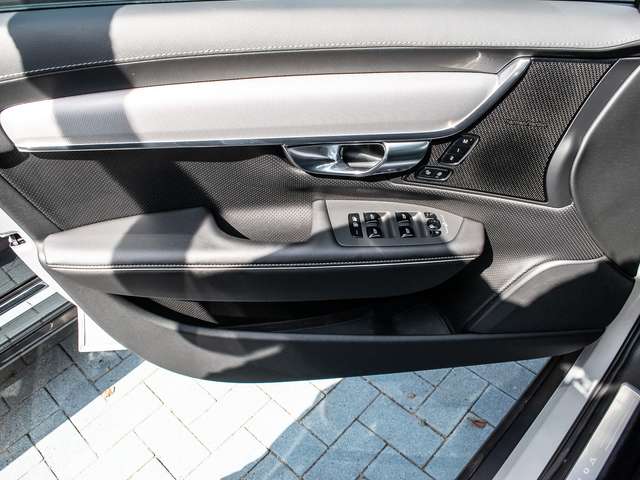 Volvo  B5 AWD Ultimate Pano LED
